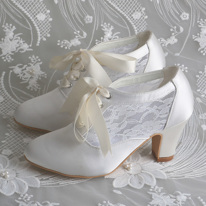 맞춤형 블록 힐 웨딩 슈즈 부츠 아이보리 새틴과 레이스 - Ribbon Tie Heel 리뷰 및 가격