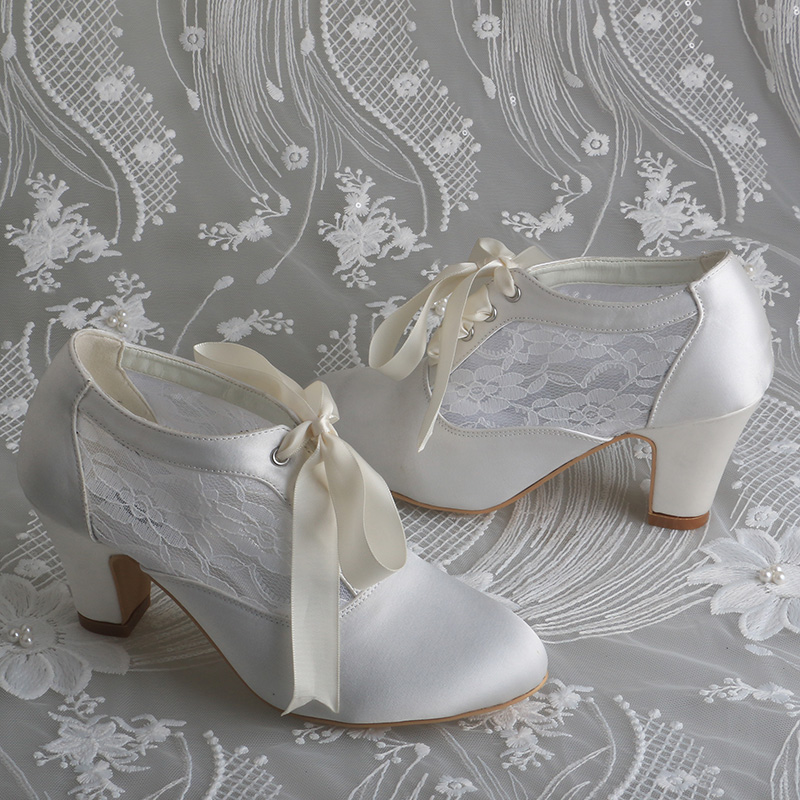 맞춤형 블록 힐 웨딩 슈즈 부츠 아이보리 새틴과 레이스 - Ribbon Tie Heel 리뷰 및 가격