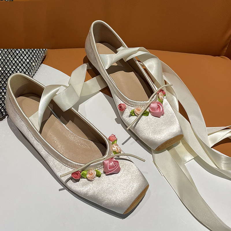 여성용 핑크 새틴 스퀘어토 로우힐 메리제인 슈즈 장미꽃 - Ribbon Tie Heel 리뷰 및 가격