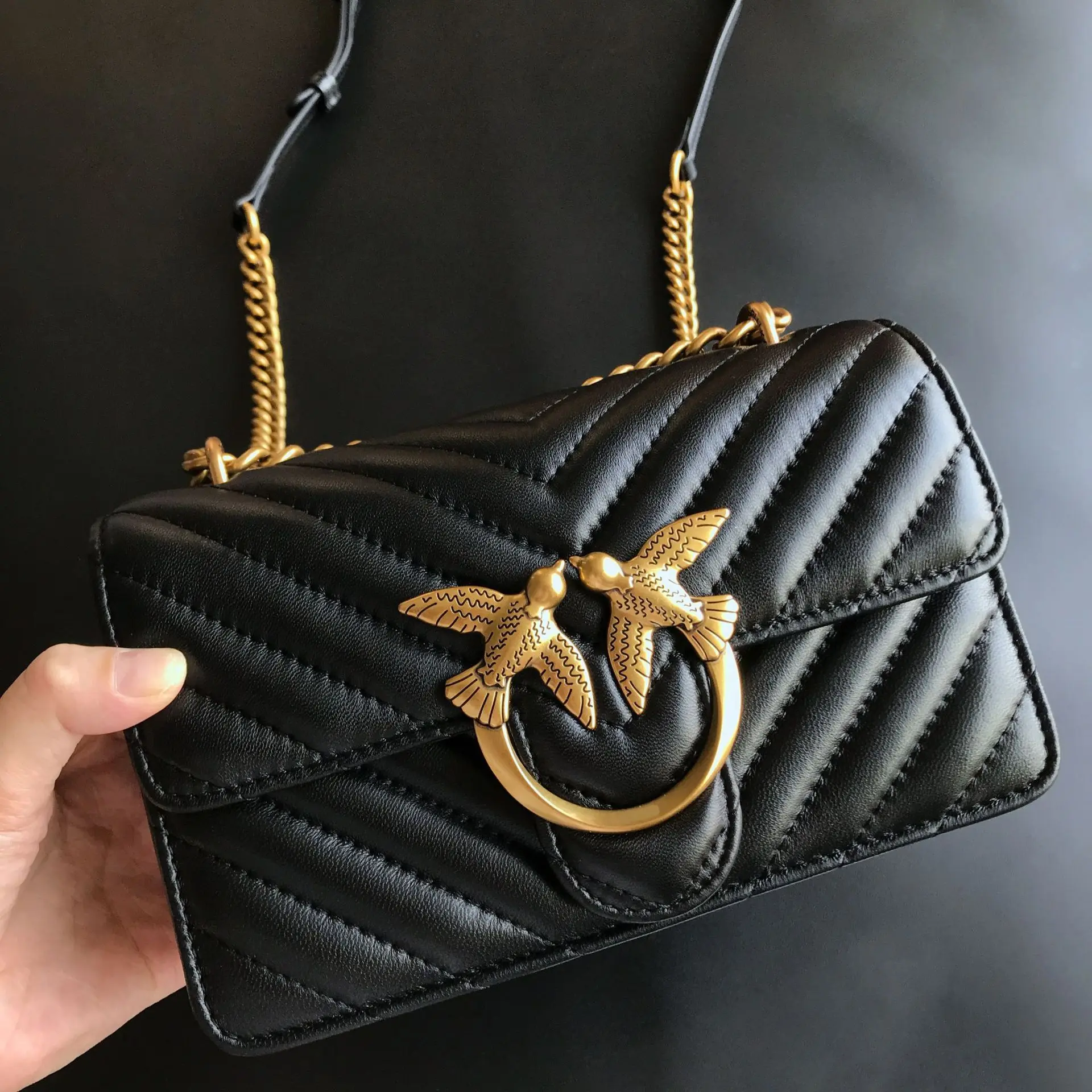 선물용 핑코 같은 스타일 V 패턴 염소가죽 스왈로우 백 - Women'S Shoes Louis Vuitton 리뷰 및 가격