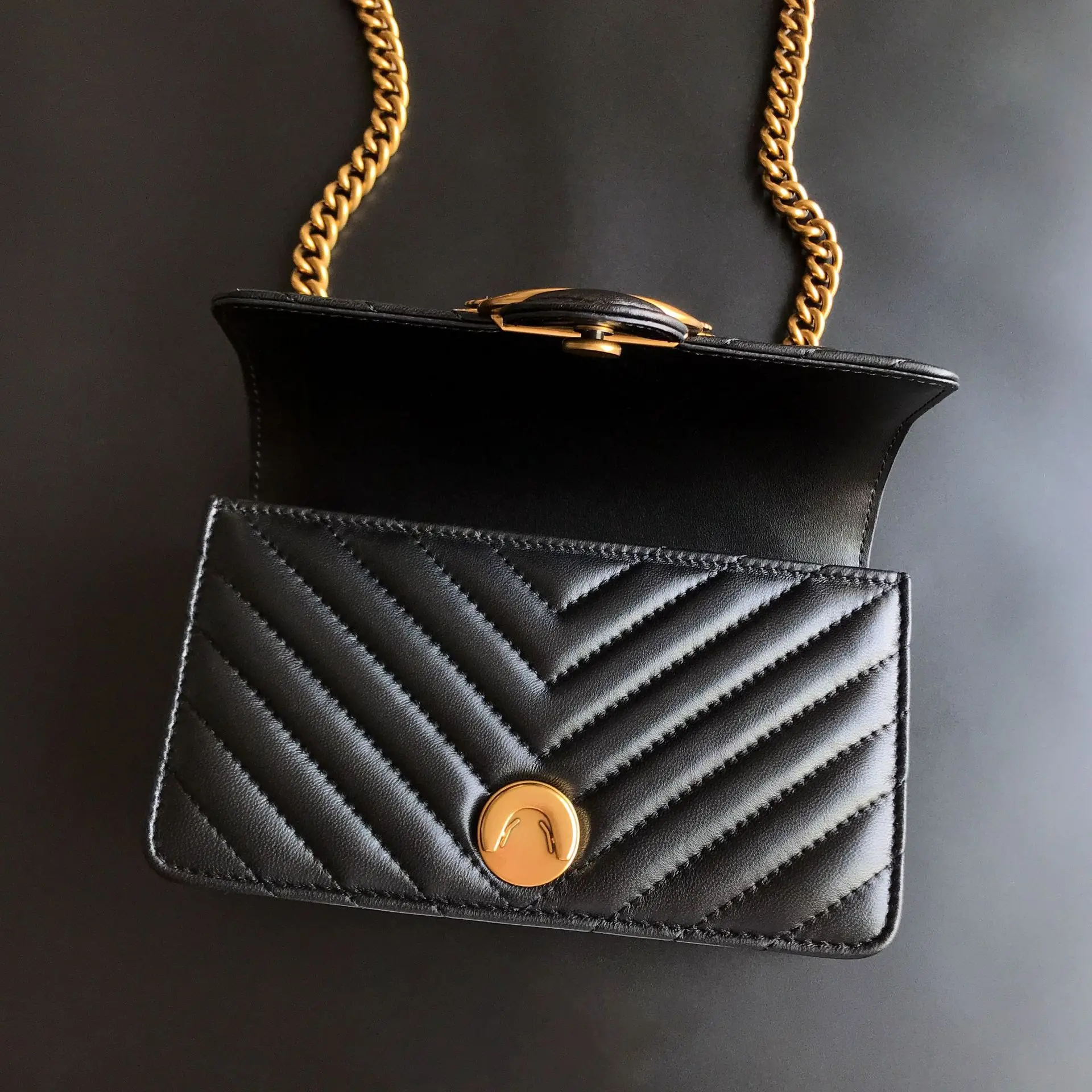 선물용 핑코 같은 스타일 V 패턴 염소가죽 스왈로우 백 - Women'S Shoes Louis Vuitton 리뷰 및 가격